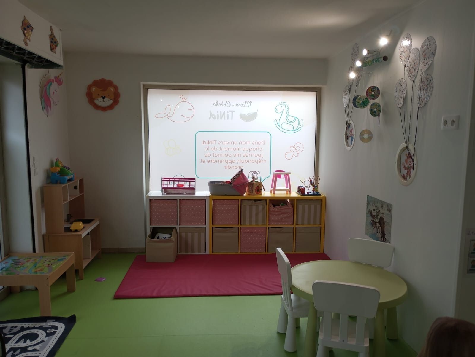 <img src="..." alt="Salle d’éveil crèche TiNid Montauroux">